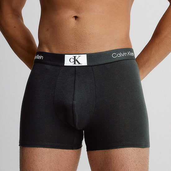 CalvinKlein-[000NB3528AUB1]-Black-2.webp