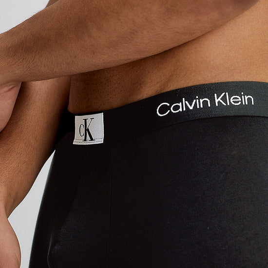 CalvinKlein-[000NB3528AUB1]-Black-4.webp