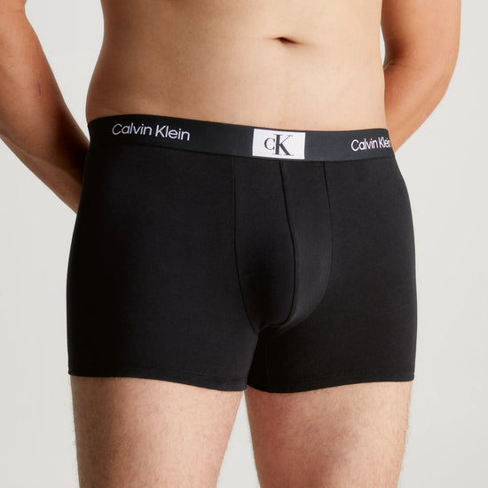 CalvinKlein-[000NB3528E]-BLK-GREYHTHR-WARPEDLOGOPRT_BLK-2.webp