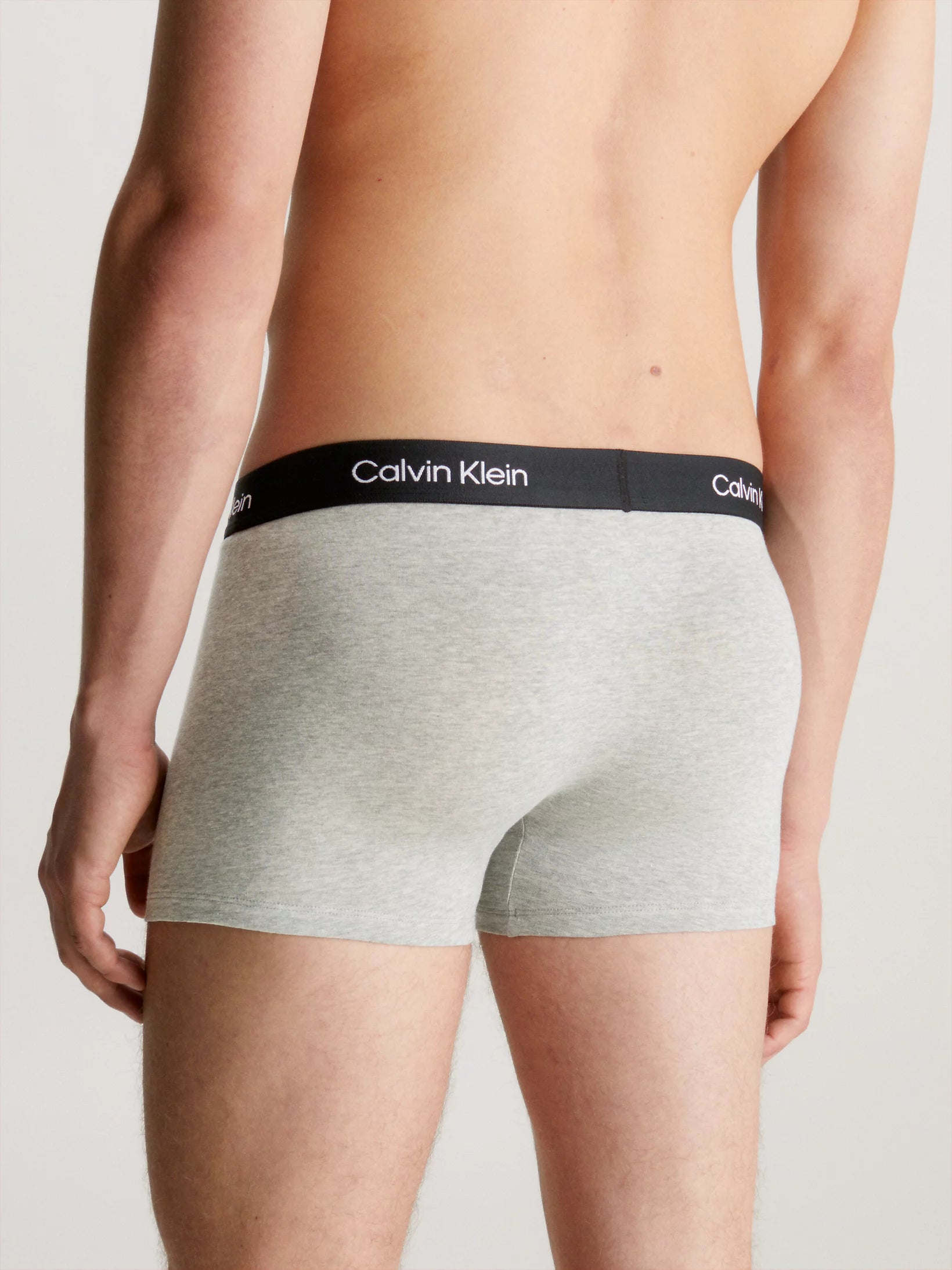 CalvinKlein-[000NB3528E]-BLK-GREYHTHR-WARPEDLOGOPRT_BLK-3.webp