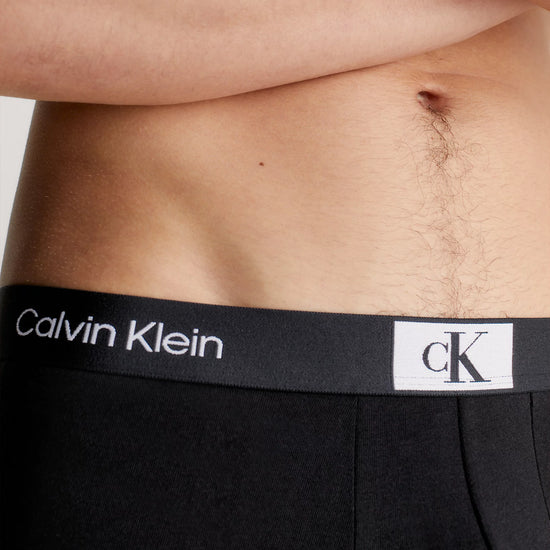 CalvinKlein-[000NB3528E]-BLK-GREYHTHR-WARPEDLOGOPRT_BLK-4.webp