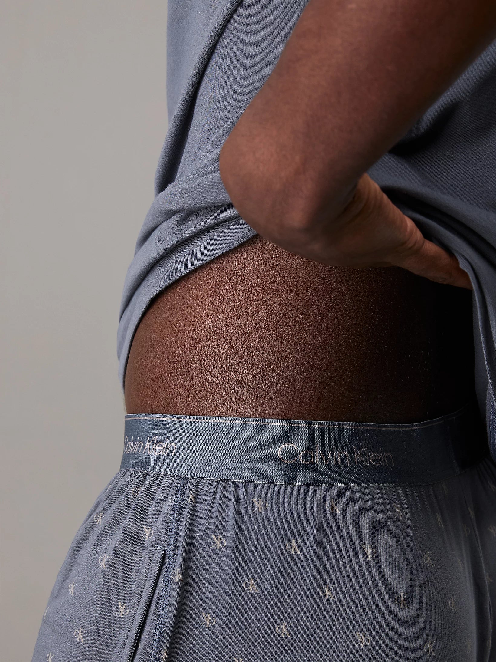 CalvinKlein-[000NM2845ESSU]-Turbulence-3.webp