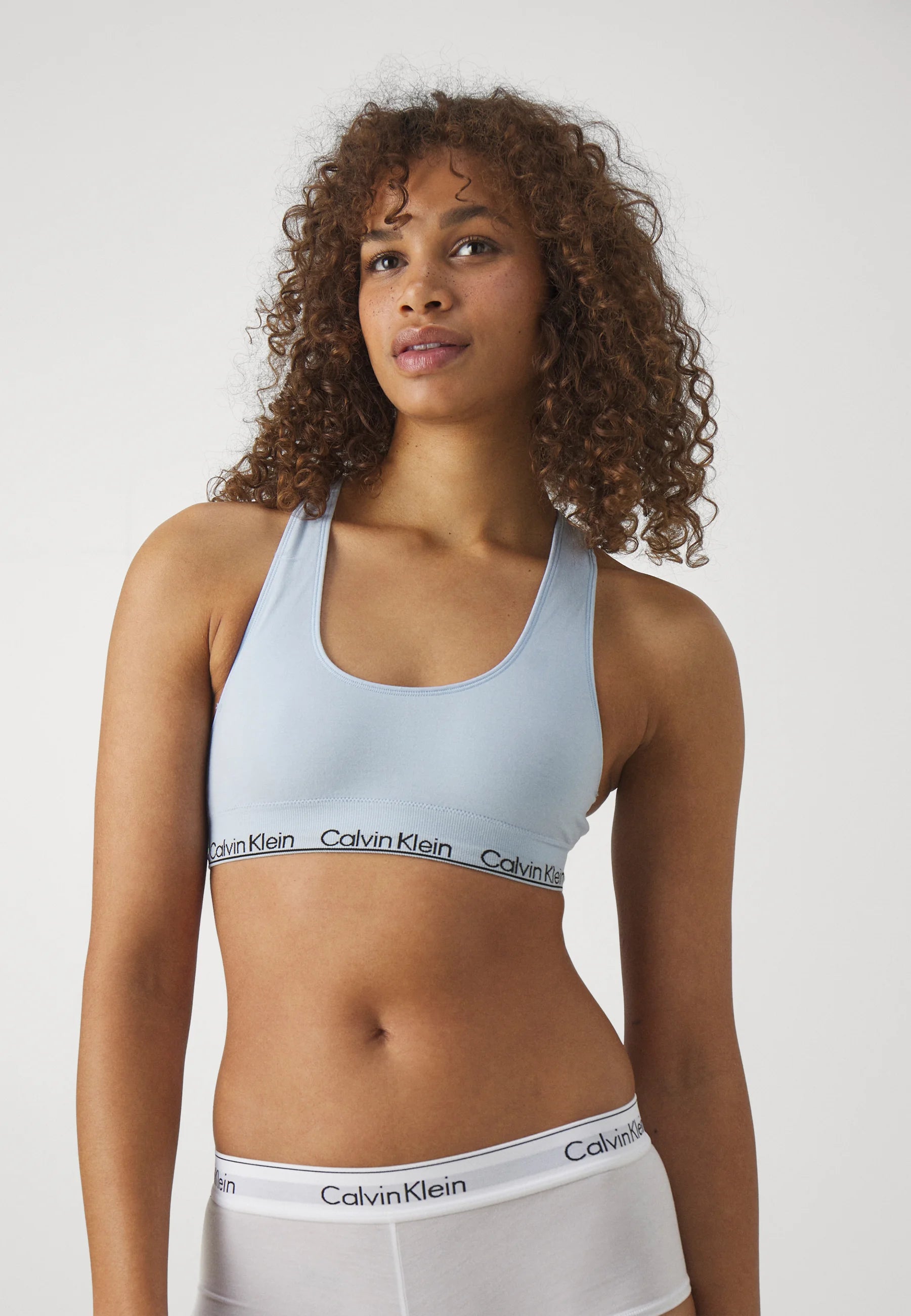 CalvinKlein-[000QF7317ECJP]-SKYWAY-4.webp