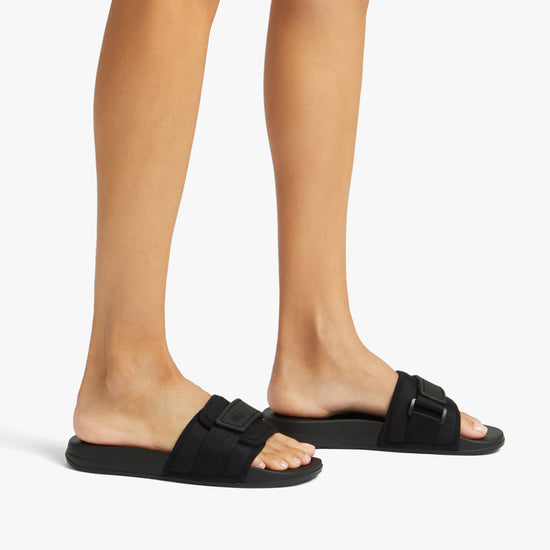 FitFlop-[FW1-090]-AllBlack-2.jpg