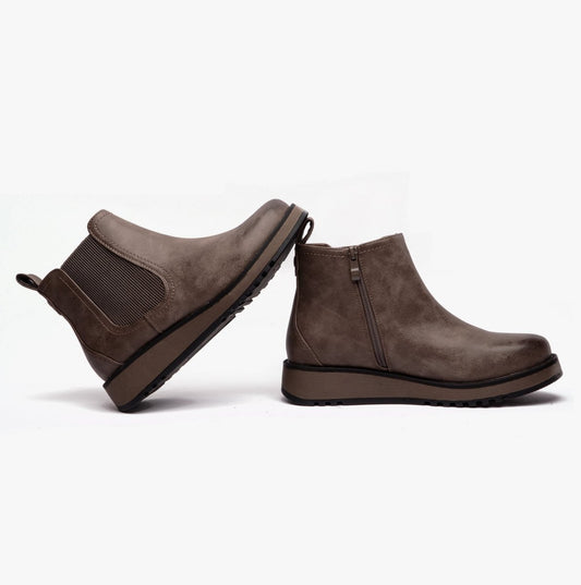 Heavenly Feet NEW ROLO2 Womens Chelsea Boots Earth - Shuperb